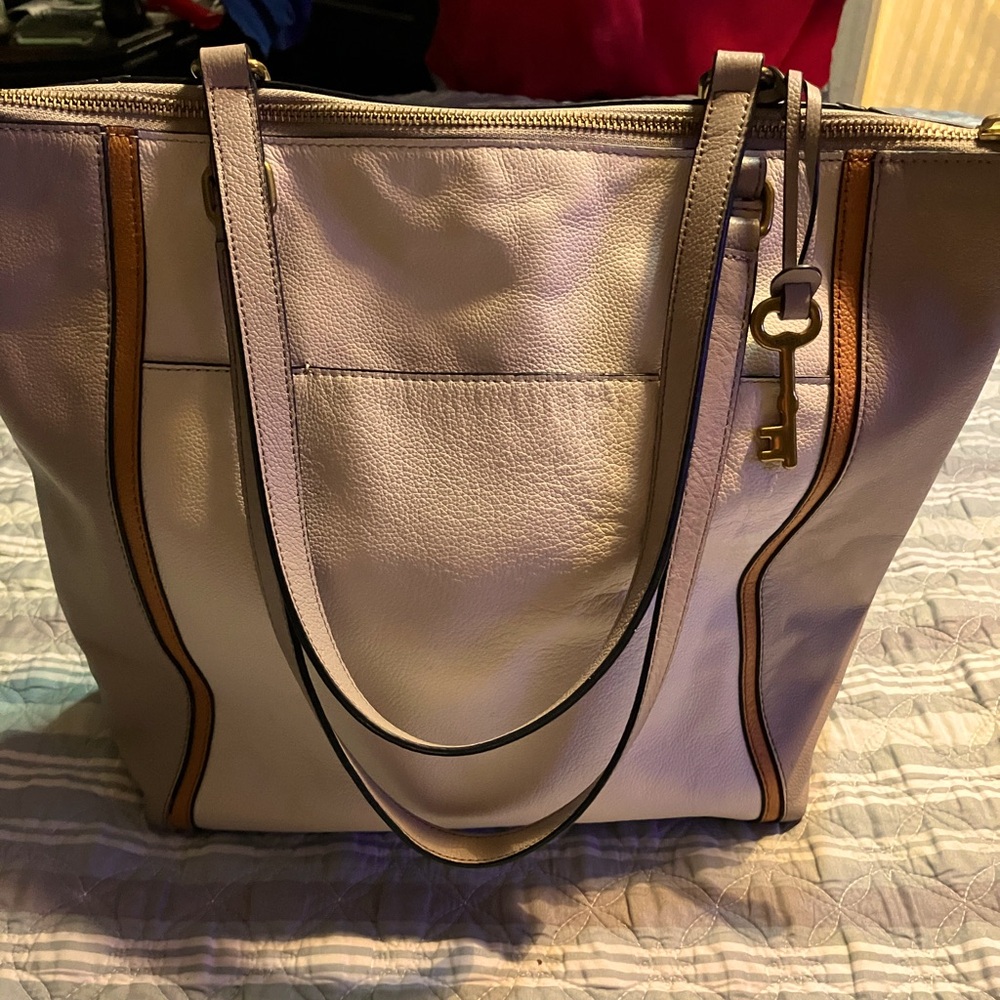 In really good condition fossil Tara shopper tote
